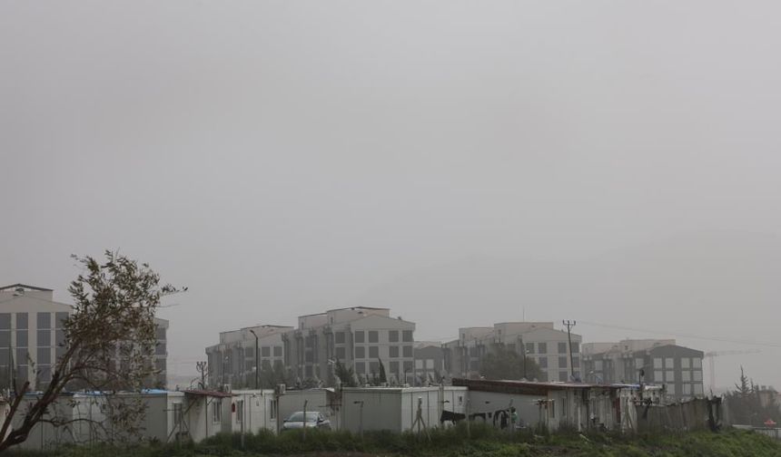 Hatay'da çöl tozu etkisini sürdürüyor