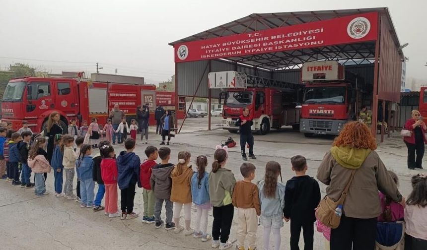 İlkokul öğrencilerinden itfaiye istasyonuna ziyaret
