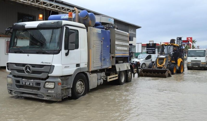 HBB ekipleri, 110 noktaya müdahale ederek 32 vatandaşı kurtardı