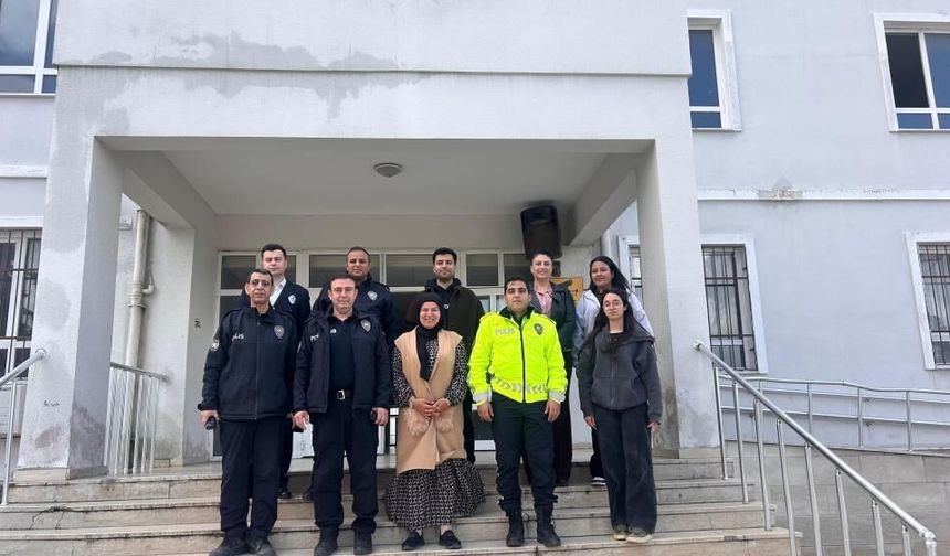 Gerçeğini aratmayan kavgayla yapılan sürpriz polisleri tebessüm ettirdi