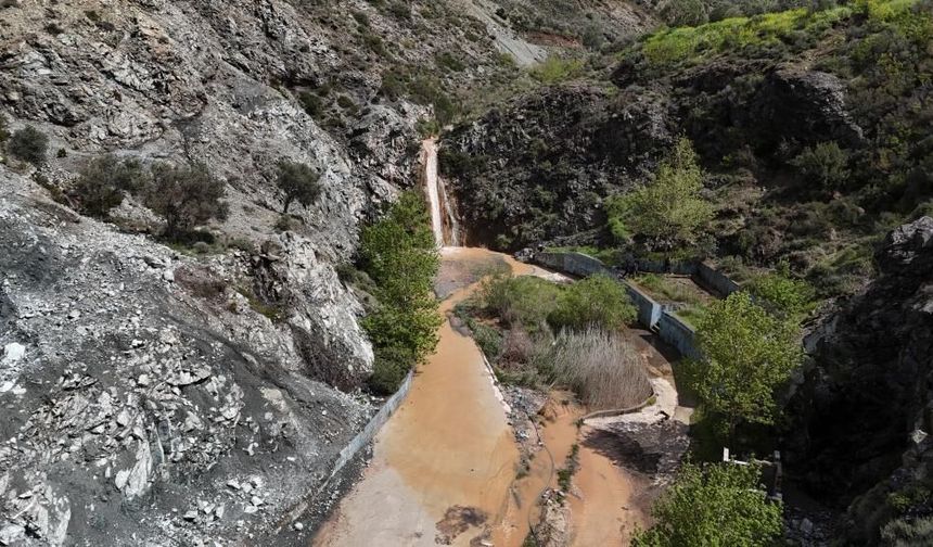 Tarihi kuraklıkla yok olan şelale, aşırı yağışlarla yeniden hayat buldu