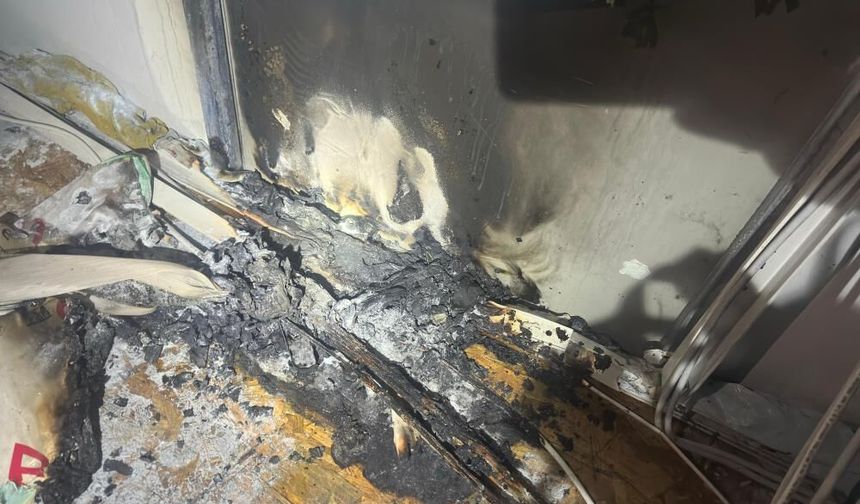 İskenderun'da konteyner yangınında 2 kişi dumandan etkilendi