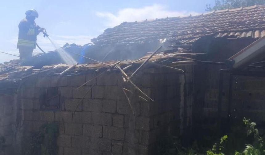 Kumlu'da müstakil ev yangını