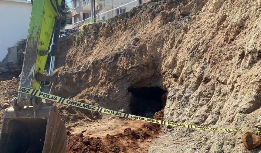 Belediyenin kazı çalışmasında kaya mezarı bulundu