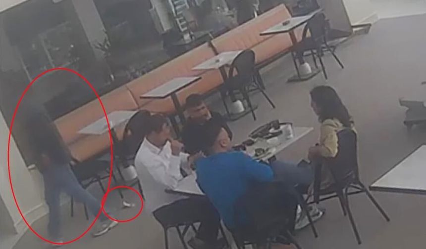 Sahilde aradığı parasını kafede düşüren vatandaşın o anları kamerada