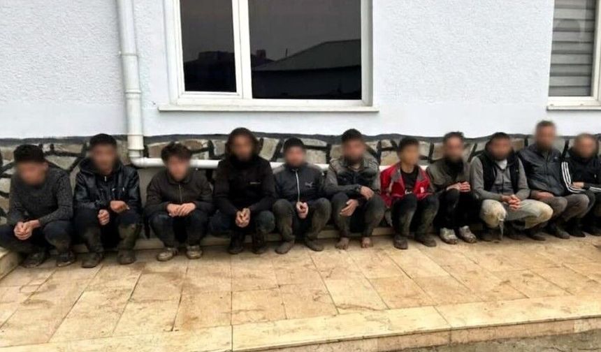 Yayladağı’nda dron destekli operasyonda 11 göçmen yakalandı