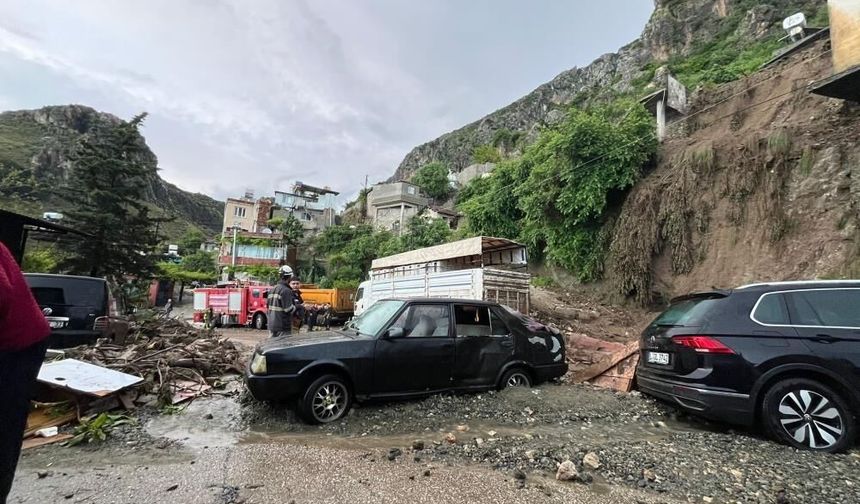 Hatay'da heyelan nedeniyle müstakil ev çöktü: 1 ölü, 2 yaralı