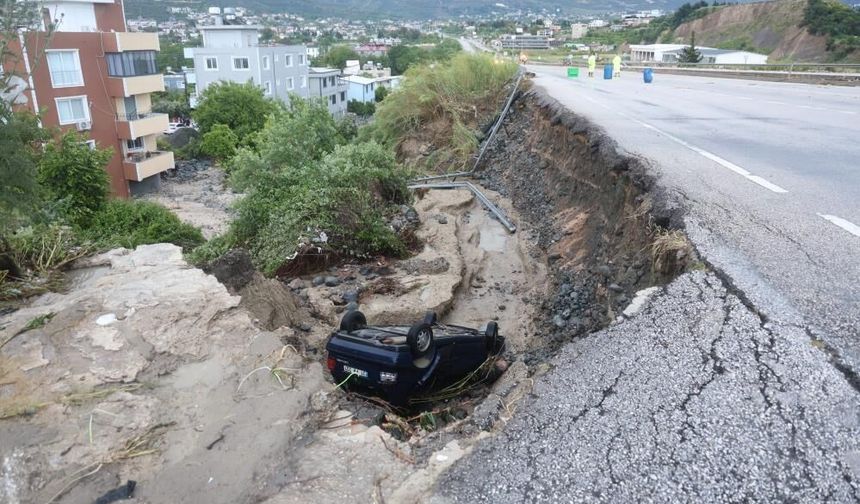 Çöken yoldan düşen otomobilin sürücüsü öldü