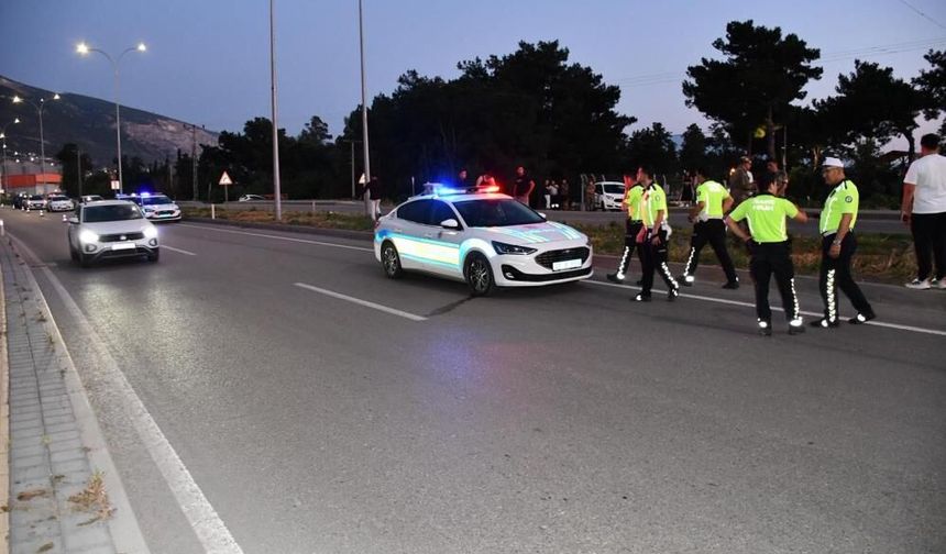 Kontrolden çıkan motosiklet devrildi: 2 ölü