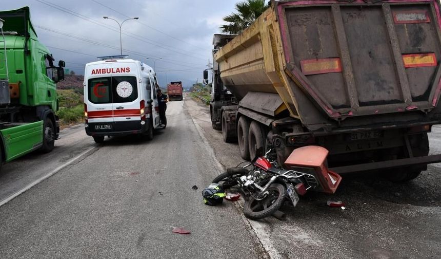 Hafriyat kamyonuyla çarpışan motosikletin sürücüsü yaralandı