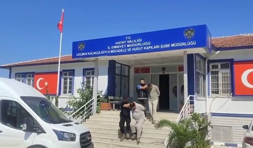 Taksiyle göçmen kaçıran insan tacirleri polisten kaçamadılar