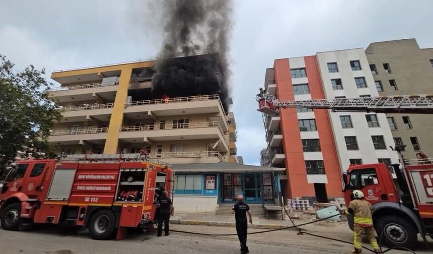 İskenderun'da apartman dairesinden alevler yükseldi