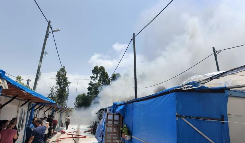 İskenderun'da konteyner yangını korkuttu