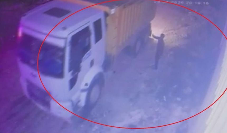 Arazisine moloz döken kamyonları kamerayla yakaladı