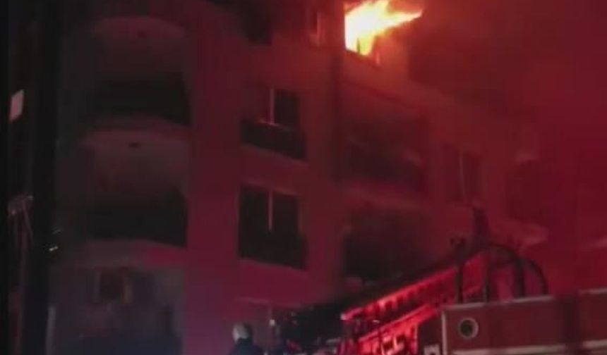 Depremde annesini, babasını ve kardeşini kaybeden adamın yuvası yangında küle döndü