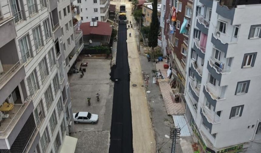 İskenderun Belediyesi, bir haftada 4 bin 768 ton sıcak asfalt serimi gerçekleştirdi