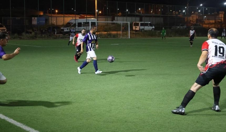 38.Erhan Aksay futbol turnuvası 53 takımın katılımıyla sürüyor