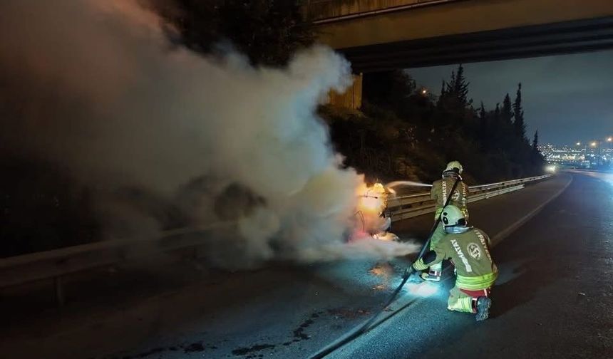 İskenderun’da motosiklet alevlere teslim oldu