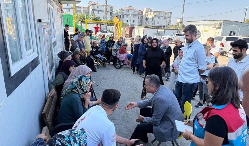 Kaymakam Akdaş, konteyner kentte yaşayan vatandaşlarla bir araya geldi