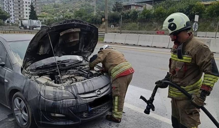 İskenderun’da araç yangını paniğe neden oldu