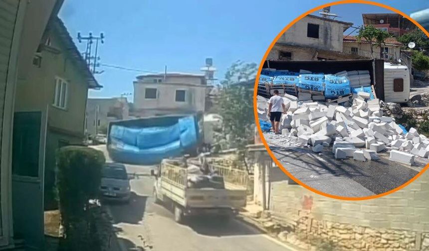 Rampayı çıkamayan briket yüklü tır devrildi