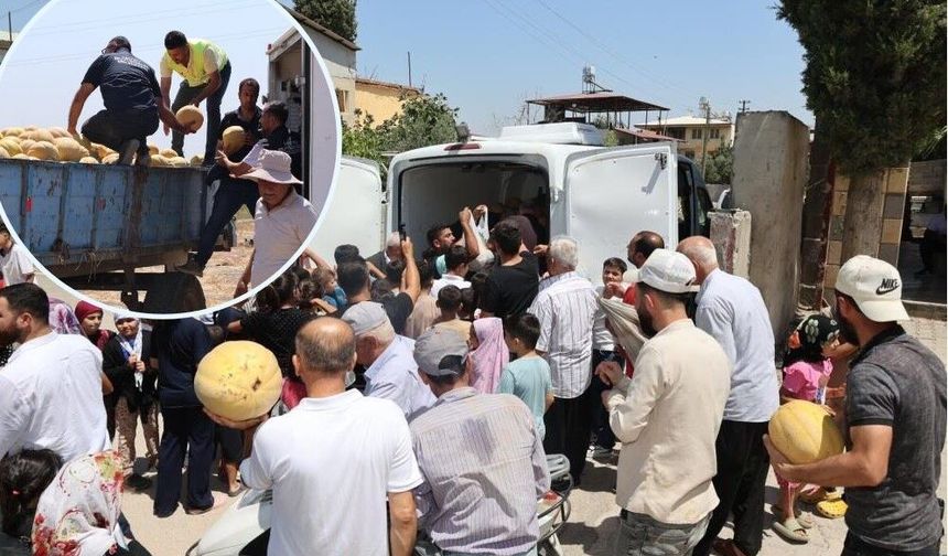 Depremzede vatandaşlara 100 ton kavun ücretsiz dağıtıldı