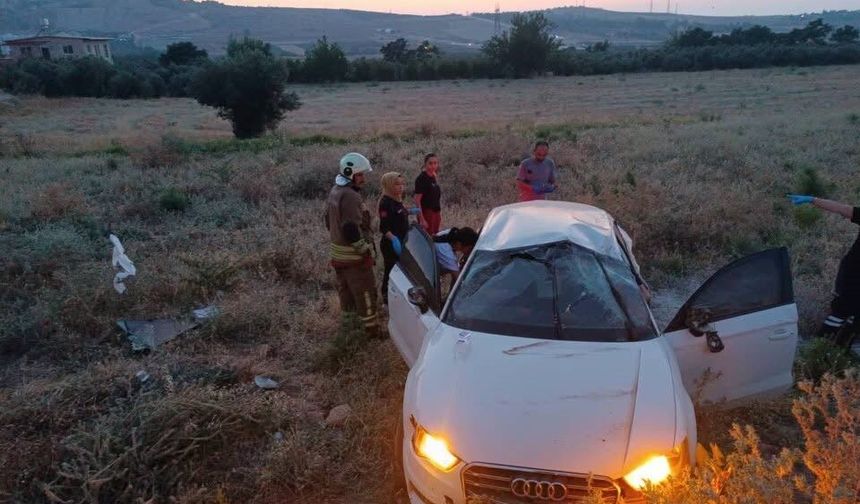 İskenderun’da otomobil tarlaya uçtu