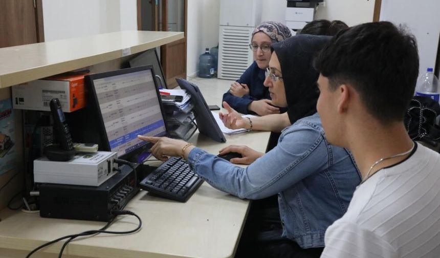 HBB, YKS tercih sürecinde adaylara ücretsiz danışmanlık hizmeti verdi