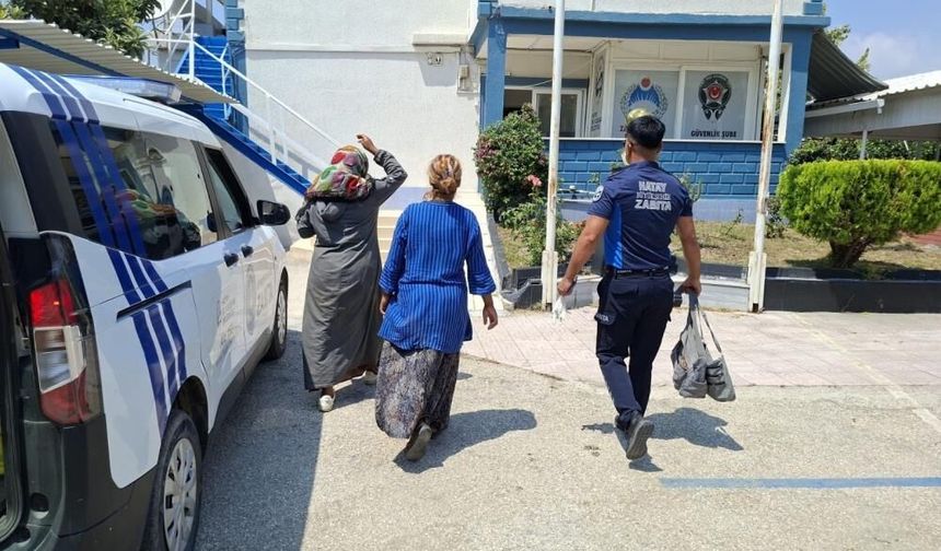 Trafik ışıklarındaki dilenciler, zabıtayla karşılaşınca arkalarına bakmadan kaçtılar