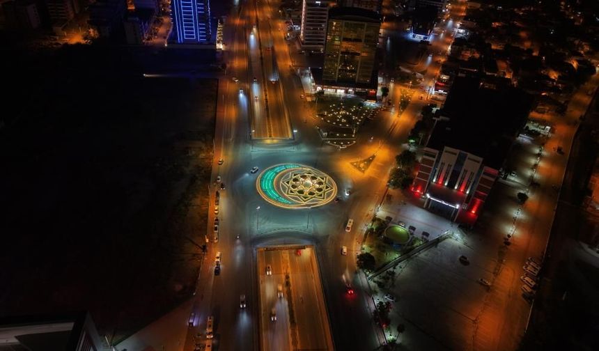 İskenderun Adliye Kavşağı yenilenen yüzüyle şehrin simge noktalarından biri oldu