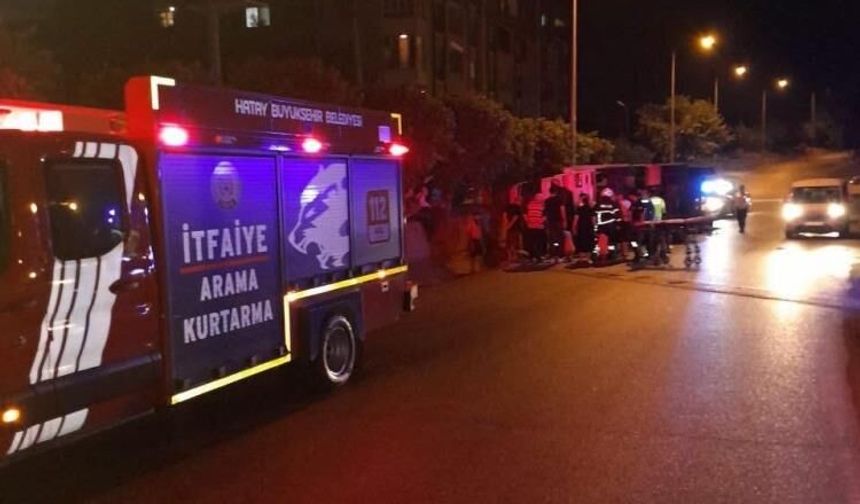 Belen’de devrilen kamyonun sürücüsü yaralandı