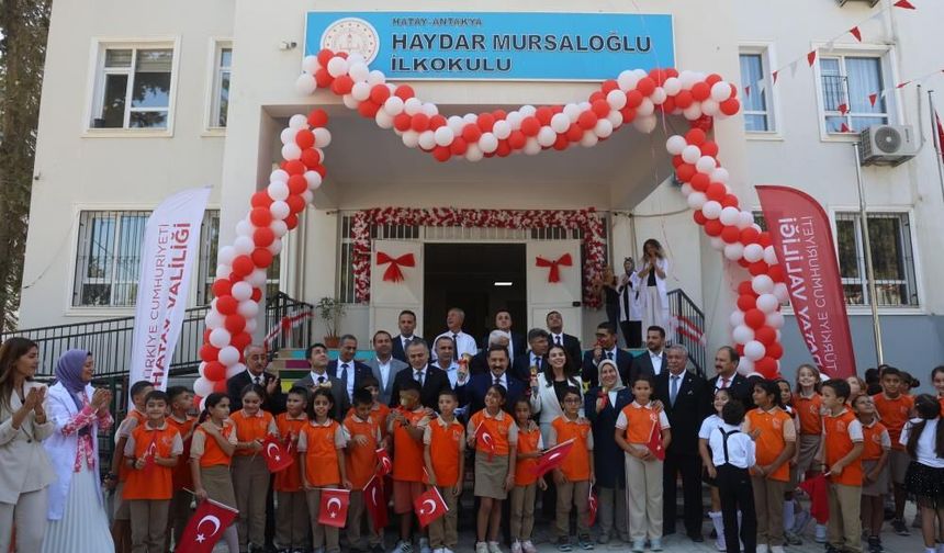Hatay’da ilk ders zili çaldı, 360 bin öğrenci okullara döndü