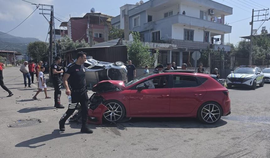 Otomobilin takla attığı kazada vatandaşlar kaza kavşağına çözüm istedi