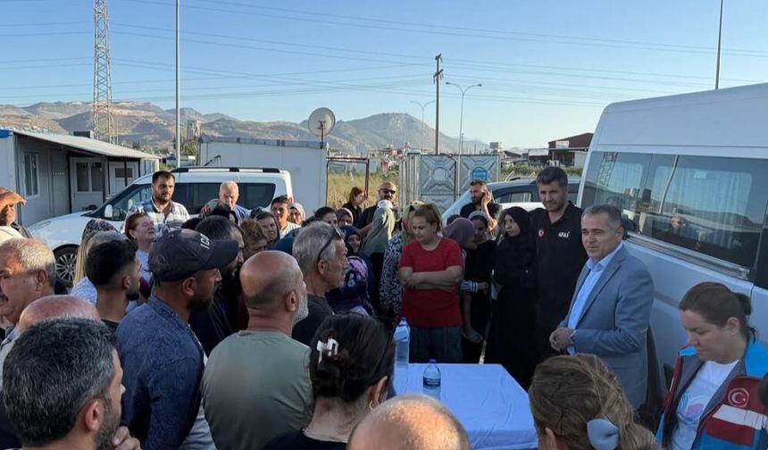 Konteynerde yaşayan depremzede vatandaşlara tahliye süreci anlatıldı