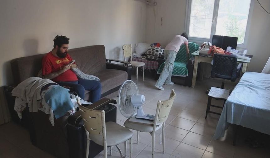 Tedaviyi reddeden telefon bağımlısı Barış, sanal dünyadaki yaşamına geri döndü