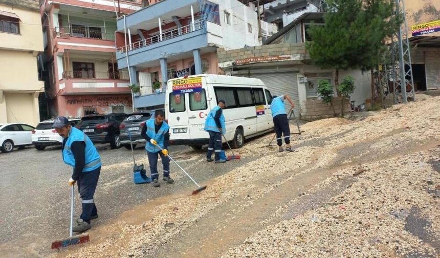 Şiddetli yağış sonrası Antakya’da temizlik ekipleri sahaya çıktı