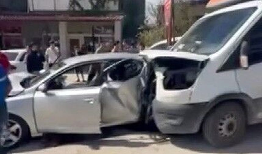 Binmek için kapısını açtığı otomobil, çarpmayla yerinden fırladı