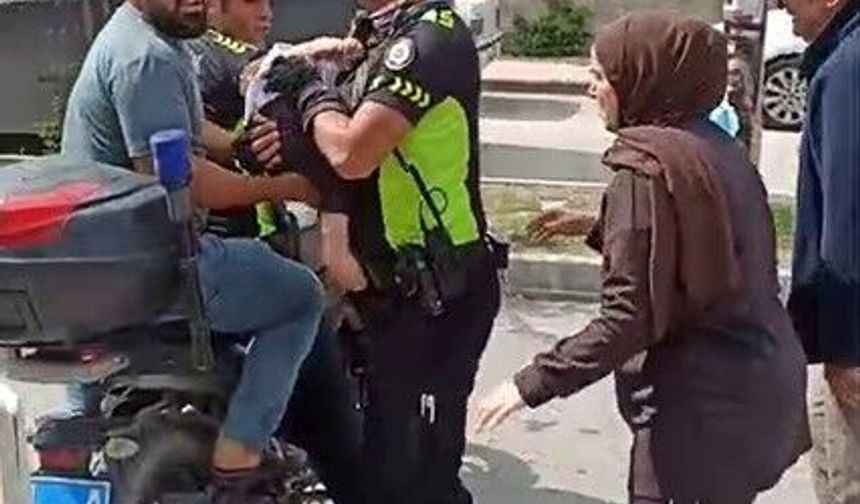 Polis, bilinci kapanan bebeği motosikletle hastaneye yetiştirdi