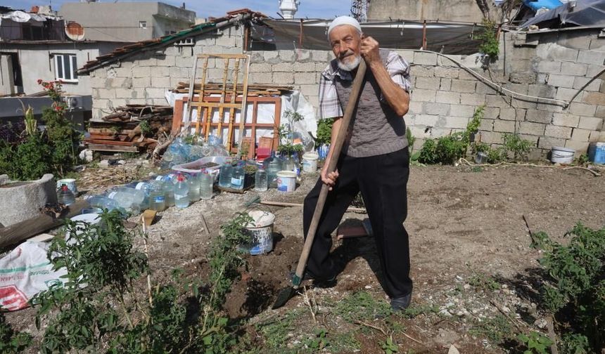 90 yaşındaki adam, yetiştirdiği ürünleri hayrına dağıtıyor