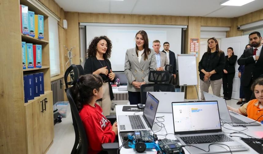 Çocuklara robotik kodlama ve tasarım eğitimi verildi