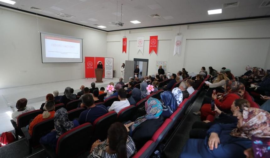 Koruyucu ailelere çocuklarla iletişim eğitimi verildi