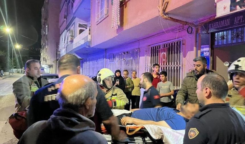 Dumanların sardığı evden yatalak hastayı itfaiye kurtardı
