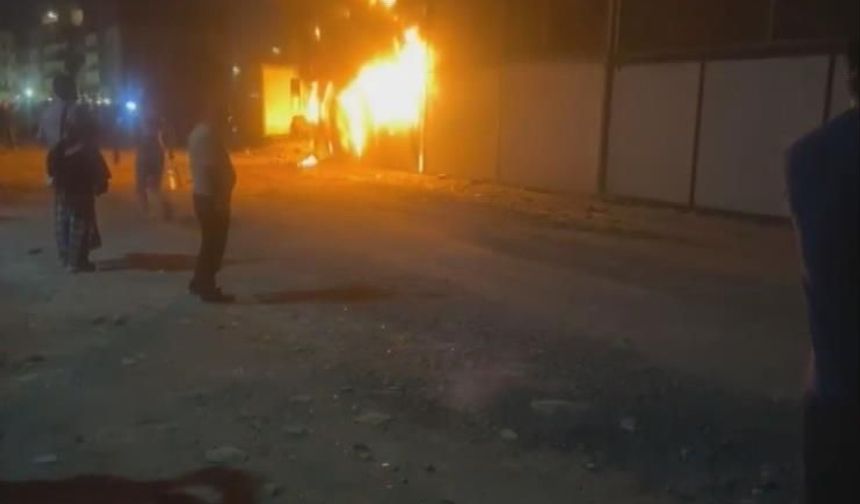 İşçilerin kaldığı konteyner yatakhane alevlere teslim oldu