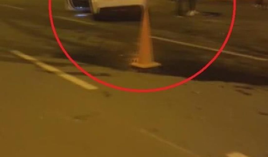 Seyir halindeki otomobil, park halindeki araca ok gibi saplandı