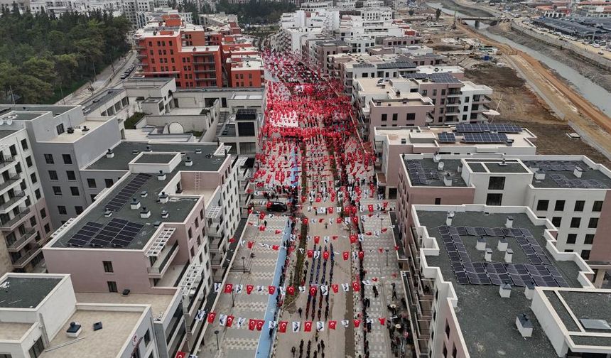 Atatürk Caddesi'nde Cumhuriyet Bayramı coşkusu